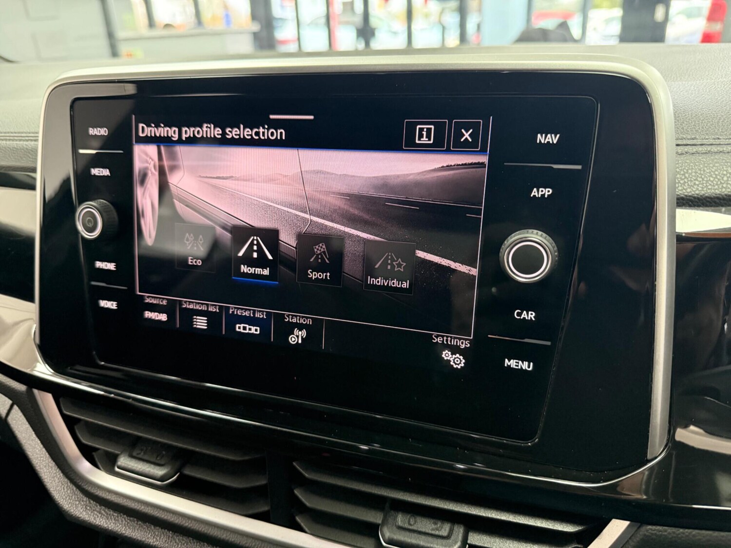 Used Volkswagen T-Roc 2024 for sale - 77425732: Photo 28