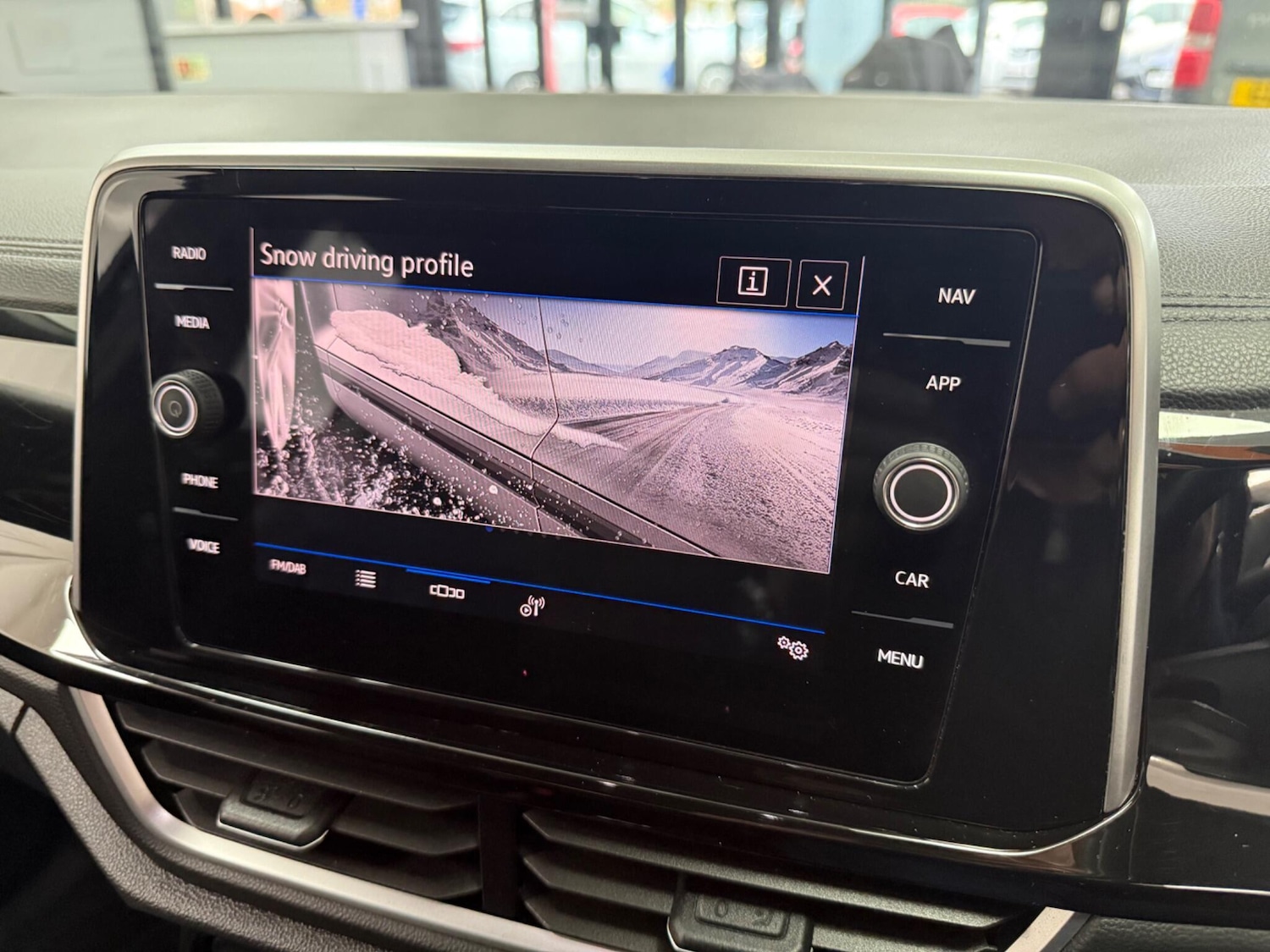 Used Volkswagen T-Roc 2024 for sale - 77425732: Photo 29