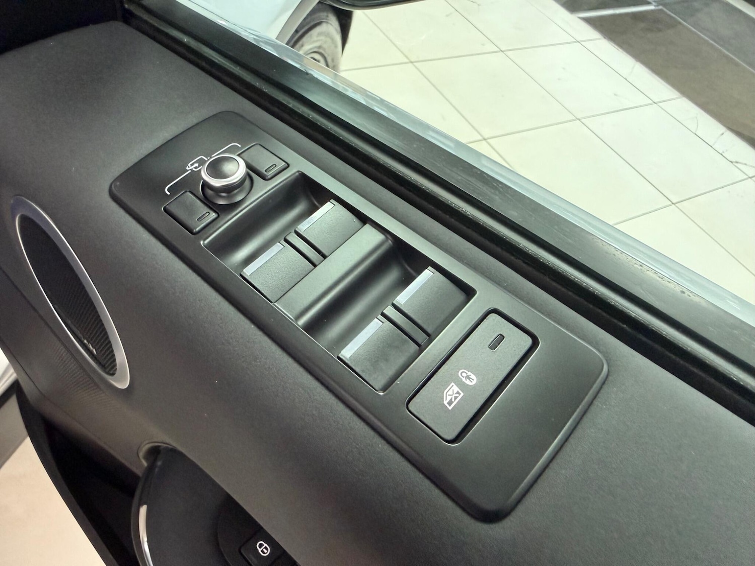 Used Land Rover Discovery 2018 for sale - 77040633: Photo 70