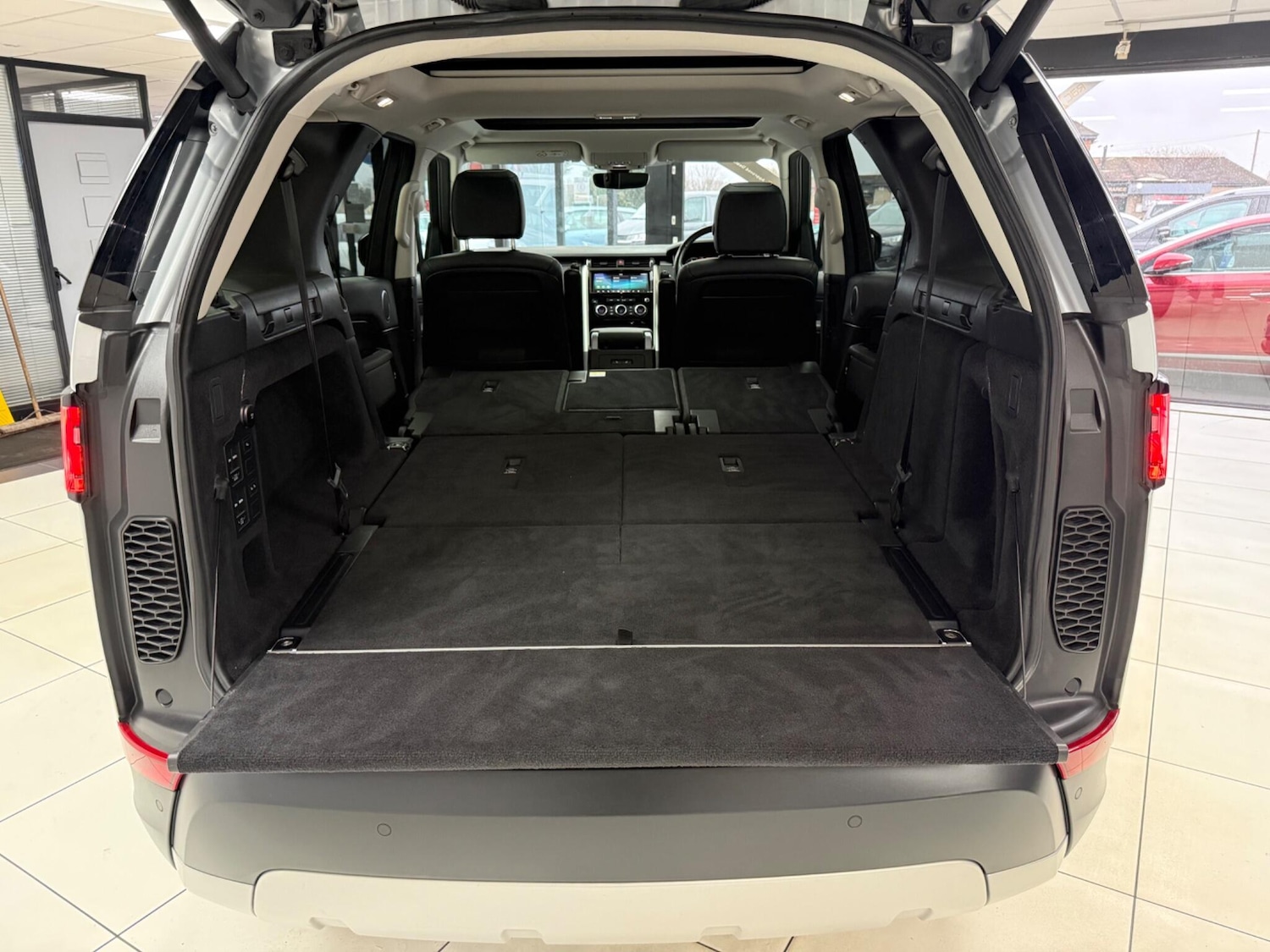 Used Land Rover Discovery 2018 for sale - 77040633: Photo 83