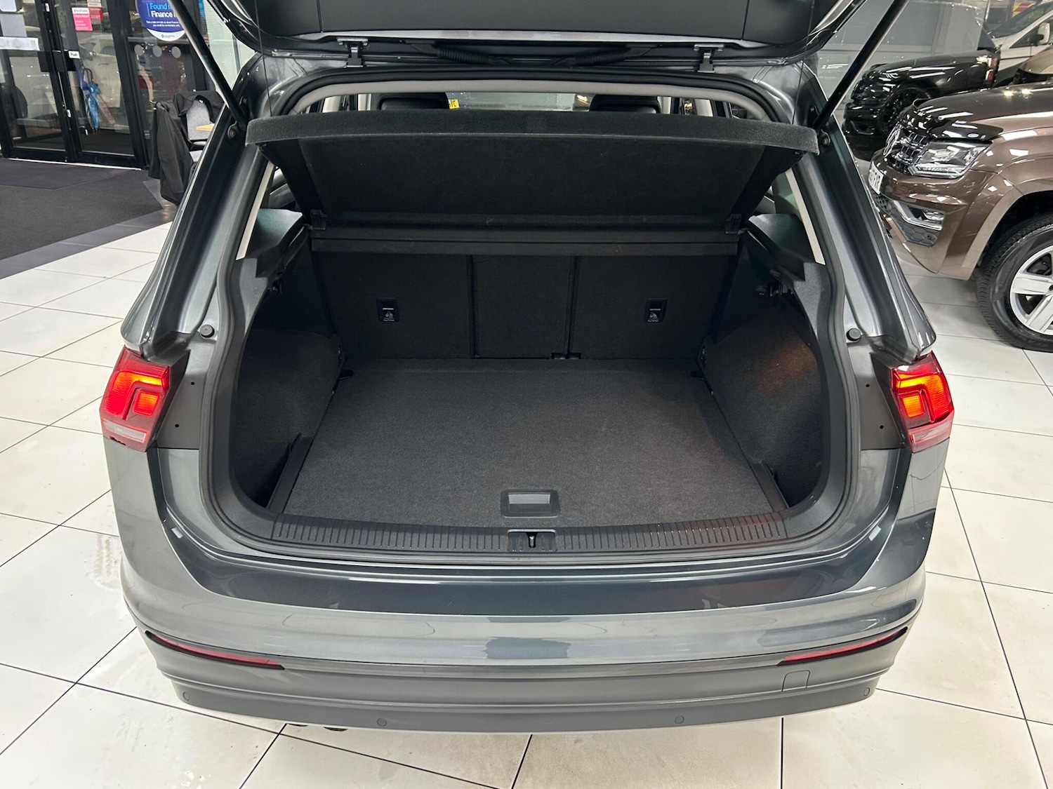 Used Volkswagen Tiguan 2017 for sale - 76473254: Photo 10