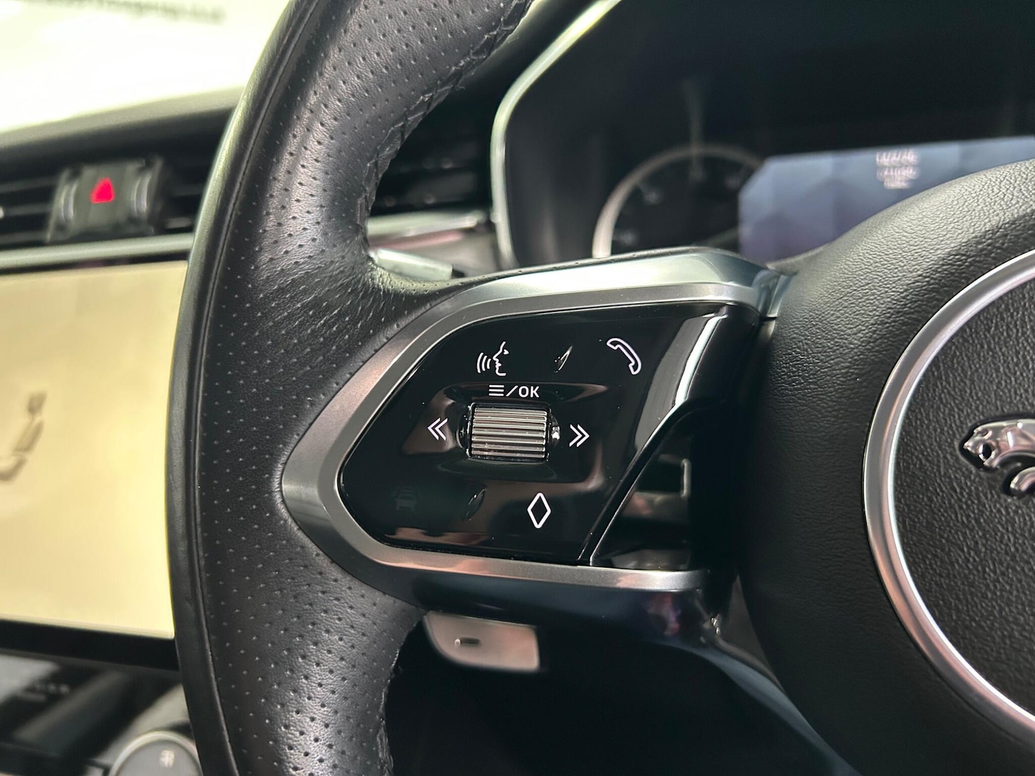 Used Jaguar F-Pace 2022 for sale - 77358816: Photo 39