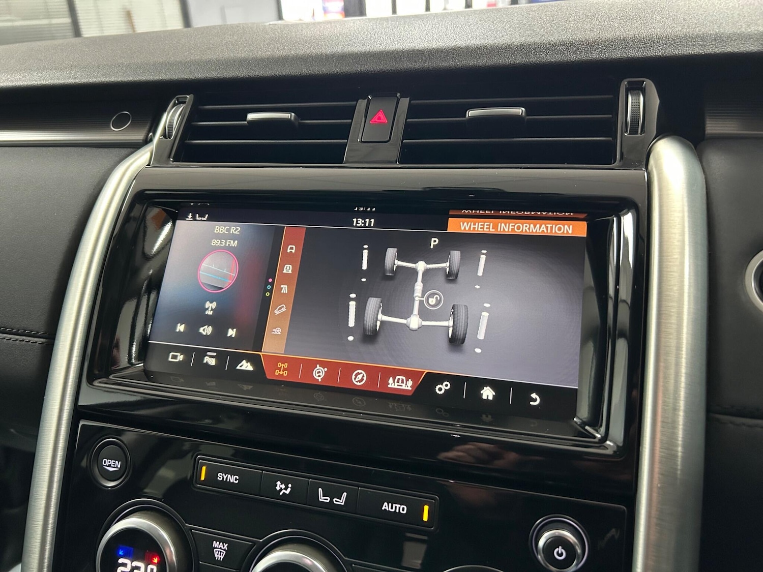 Used Land Rover Discovery 2018 for sale - 76887324: Photo 41