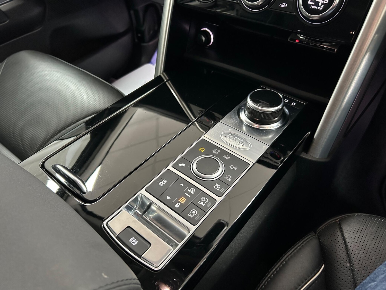 Used Land Rover Discovery 2018 for sale - 76887324: Photo 59