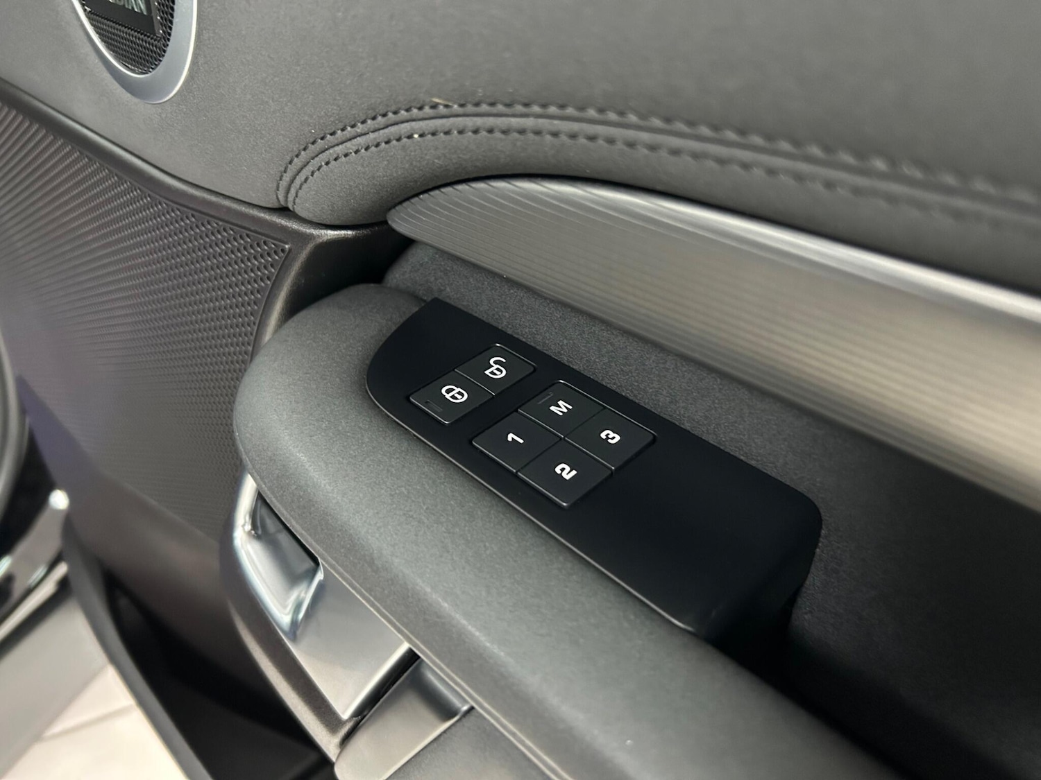 Used Land Rover Discovery 2018 for sale - 76887324: Photo 63