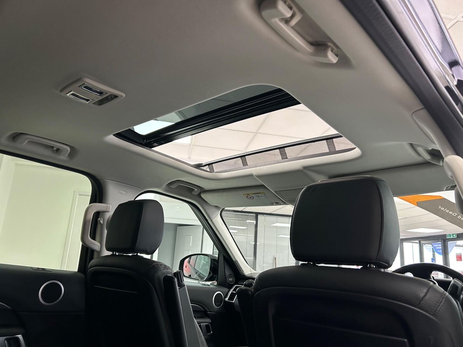 Used Land Rover Discovery 2018 for sale - 76887324: Photo 65