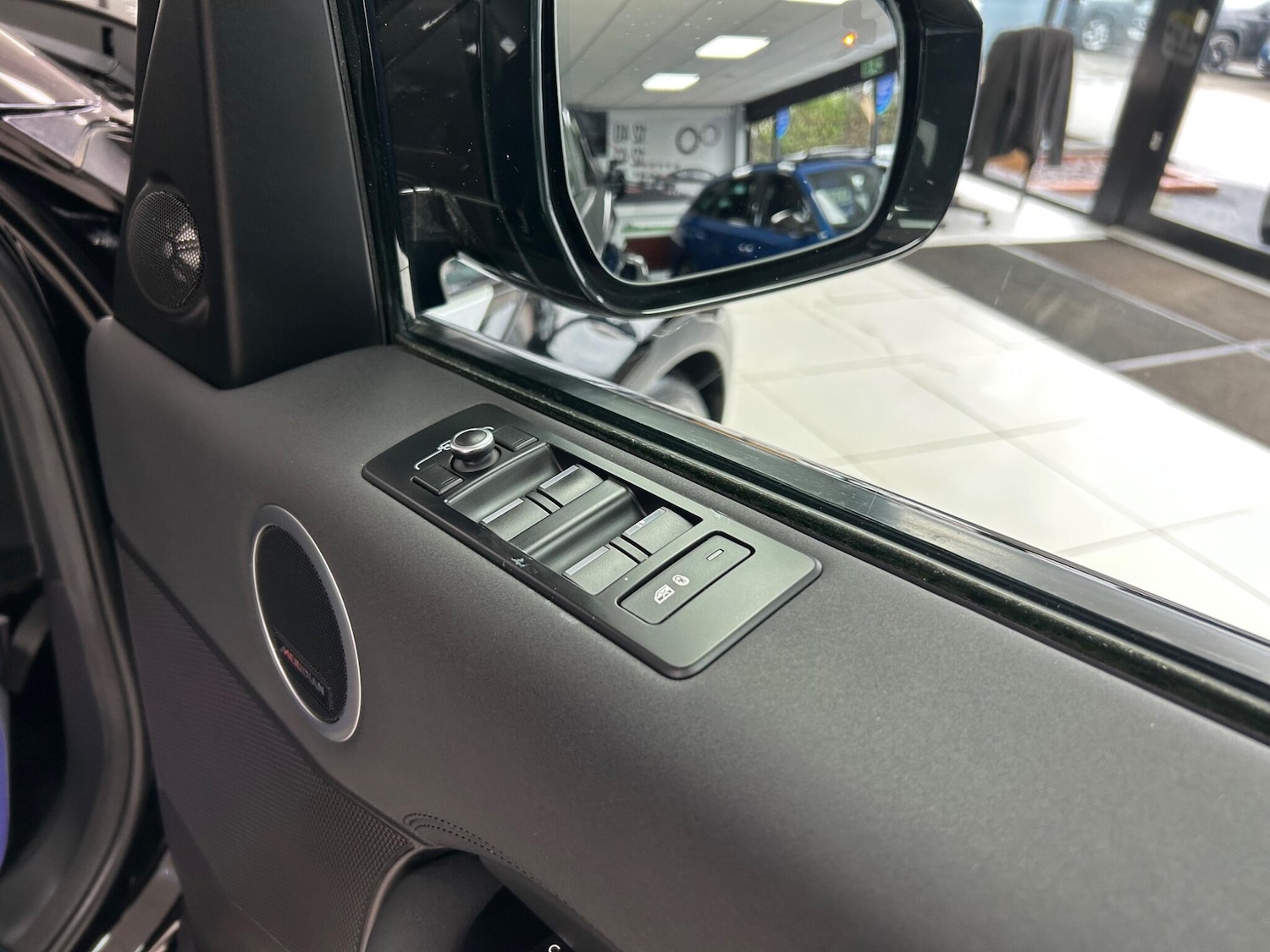 Used Land Rover Discovery 2018 for sale - 76887324: Photo 66