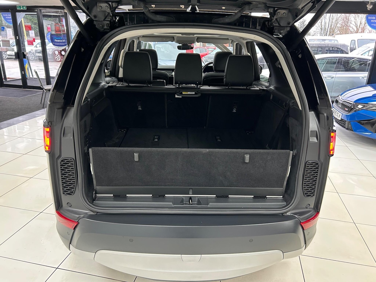 Used Land Rover Discovery 2018 for sale - 76887324: Photo 74