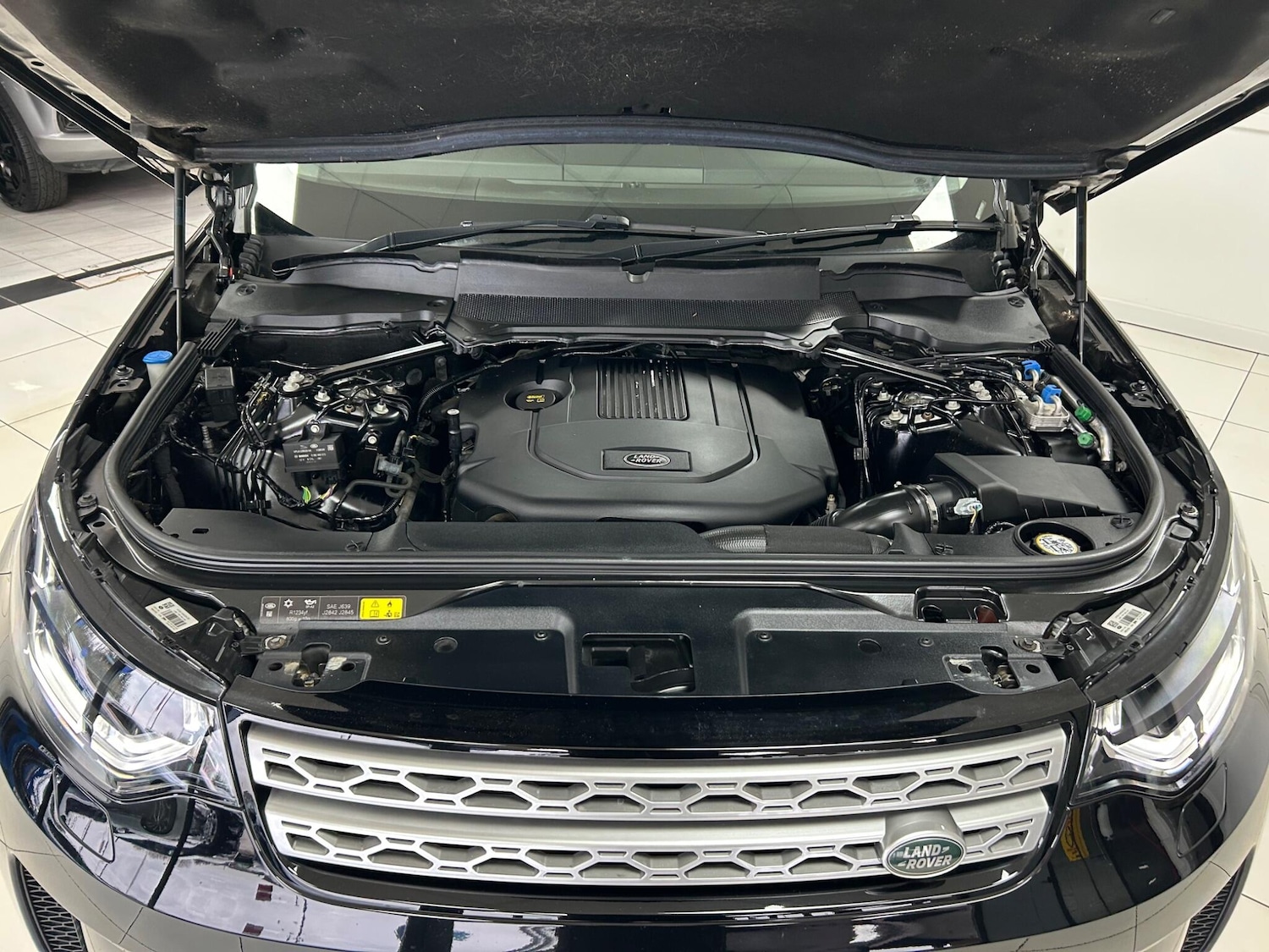 Used Land Rover Discovery 2018 for sale - 76887324: Photo 81