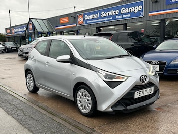 (71) - 1.0 VVT-i x-play Euro 6 (s/s) 5dr