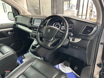 Used Peugeot Traveller 2020 for sale - 75941204: Photo