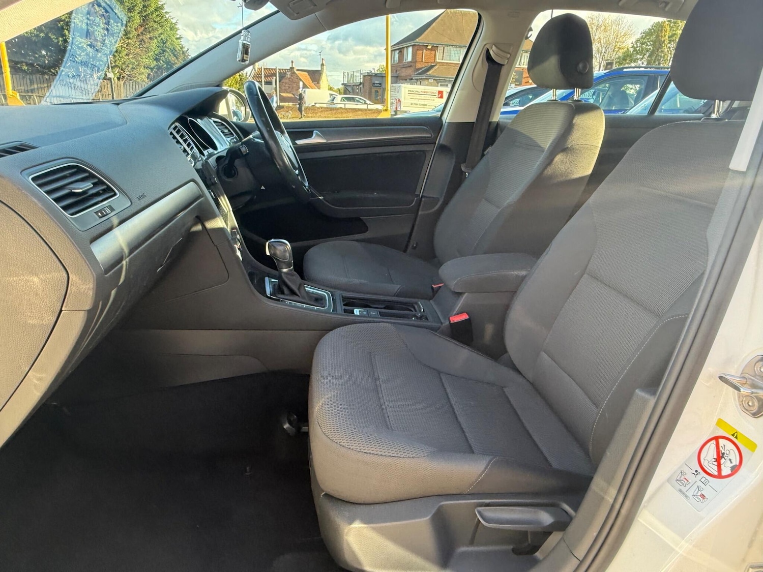 Used Volkswagen Golf 2017 for sale - 76398607: Photo 7