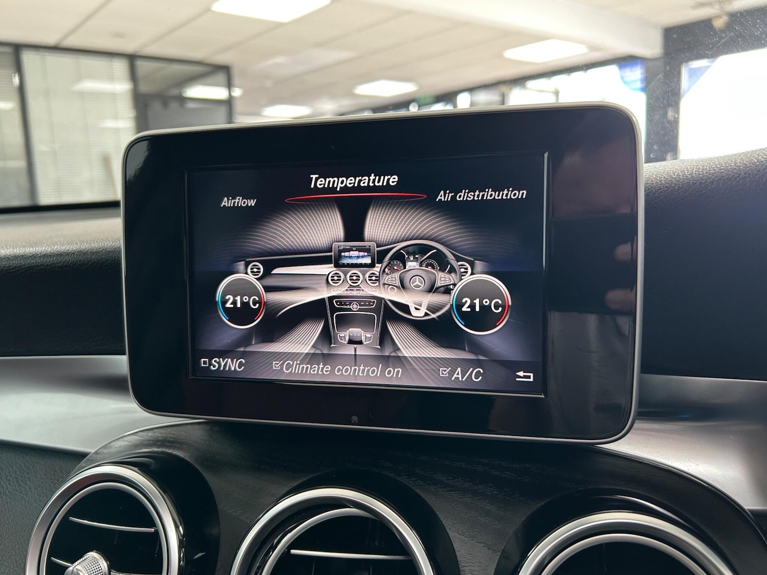 Used Mercedes-Benz GLC 2018 for sale - 77523798: Photo 31