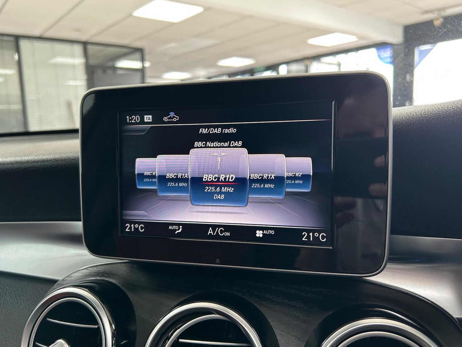 Used Mercedes-Benz GLC 2018 for sale - 77523798: Photo 32