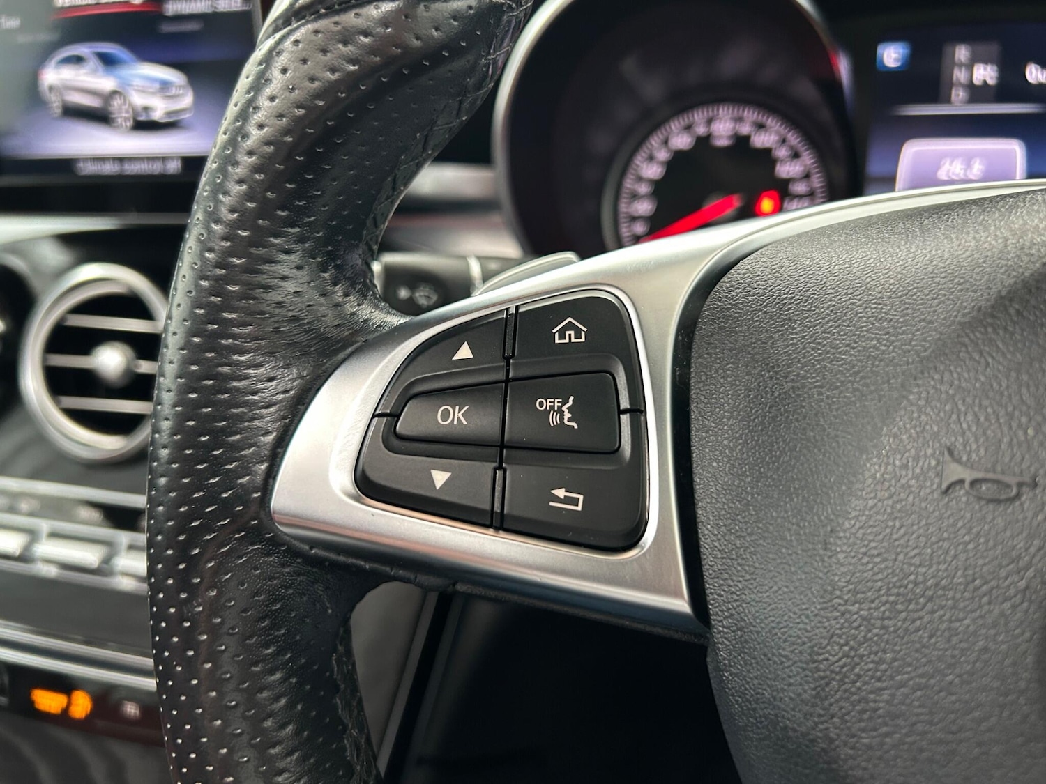 Used Mercedes-Benz GLC 2018 for sale - 77523798: Photo 36