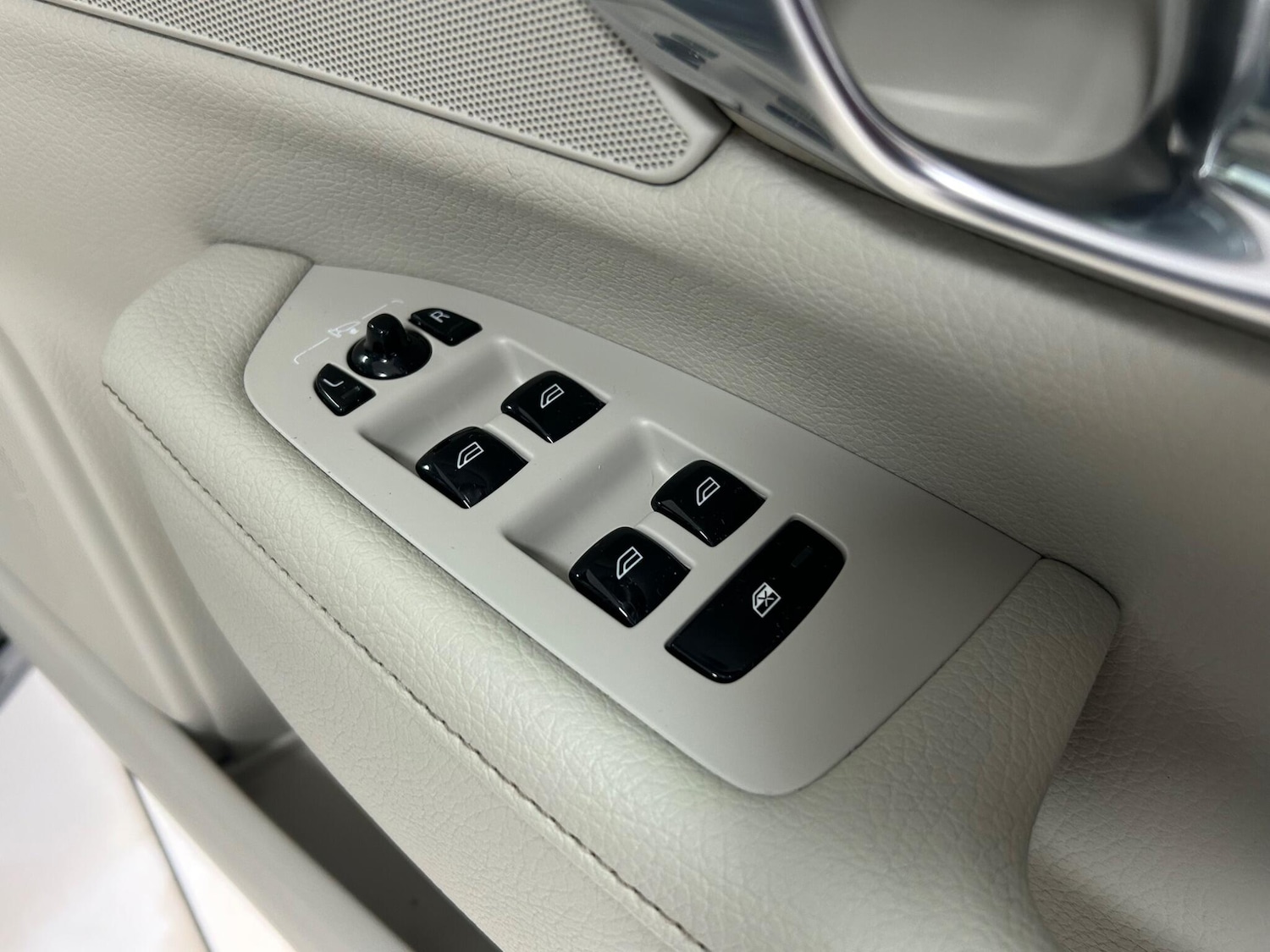 Used Volvo V90 2018 for sale - 76247257: Photo 37