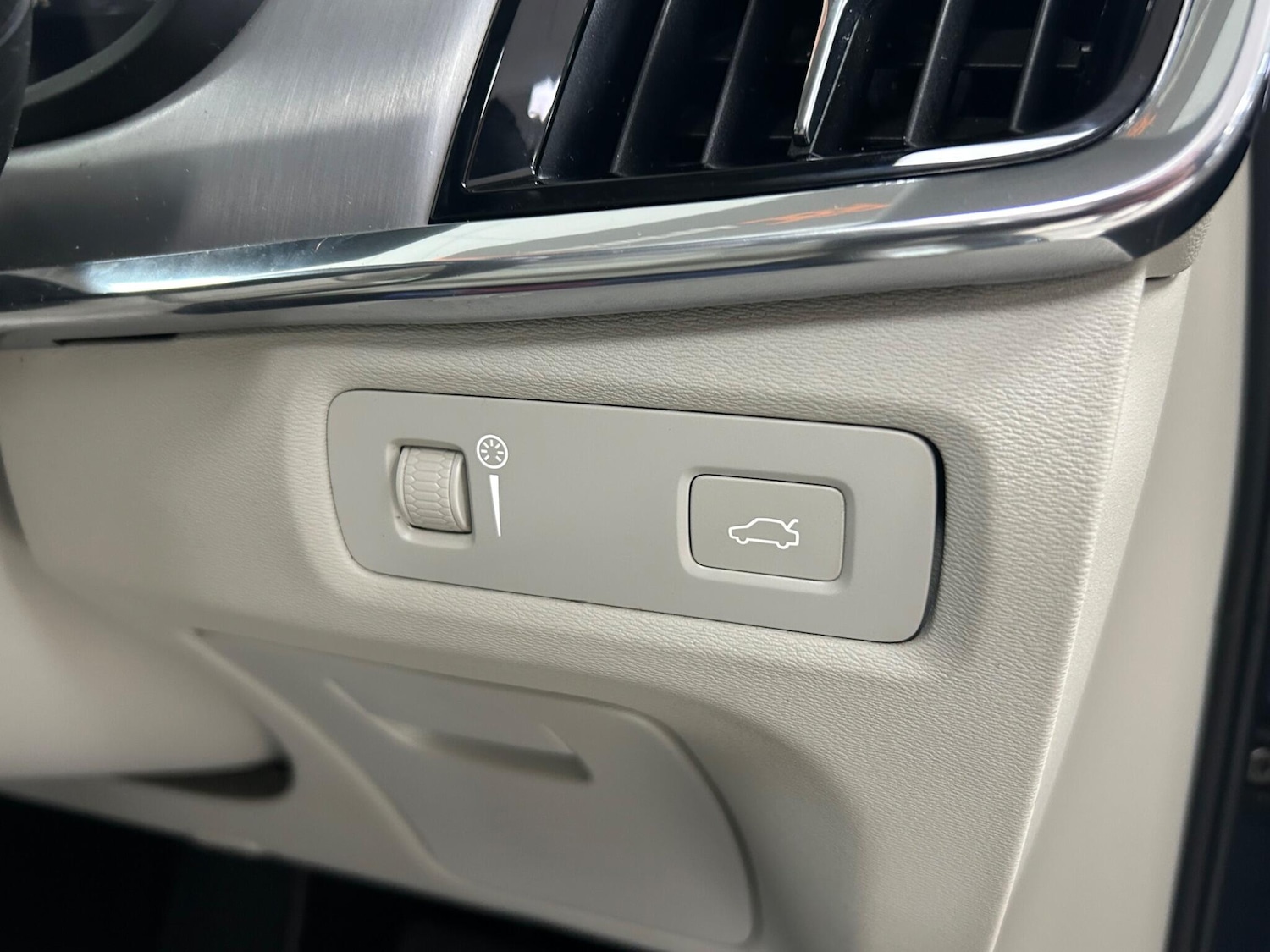 Used Volvo V90 2018 for sale - 76247257: Photo 38