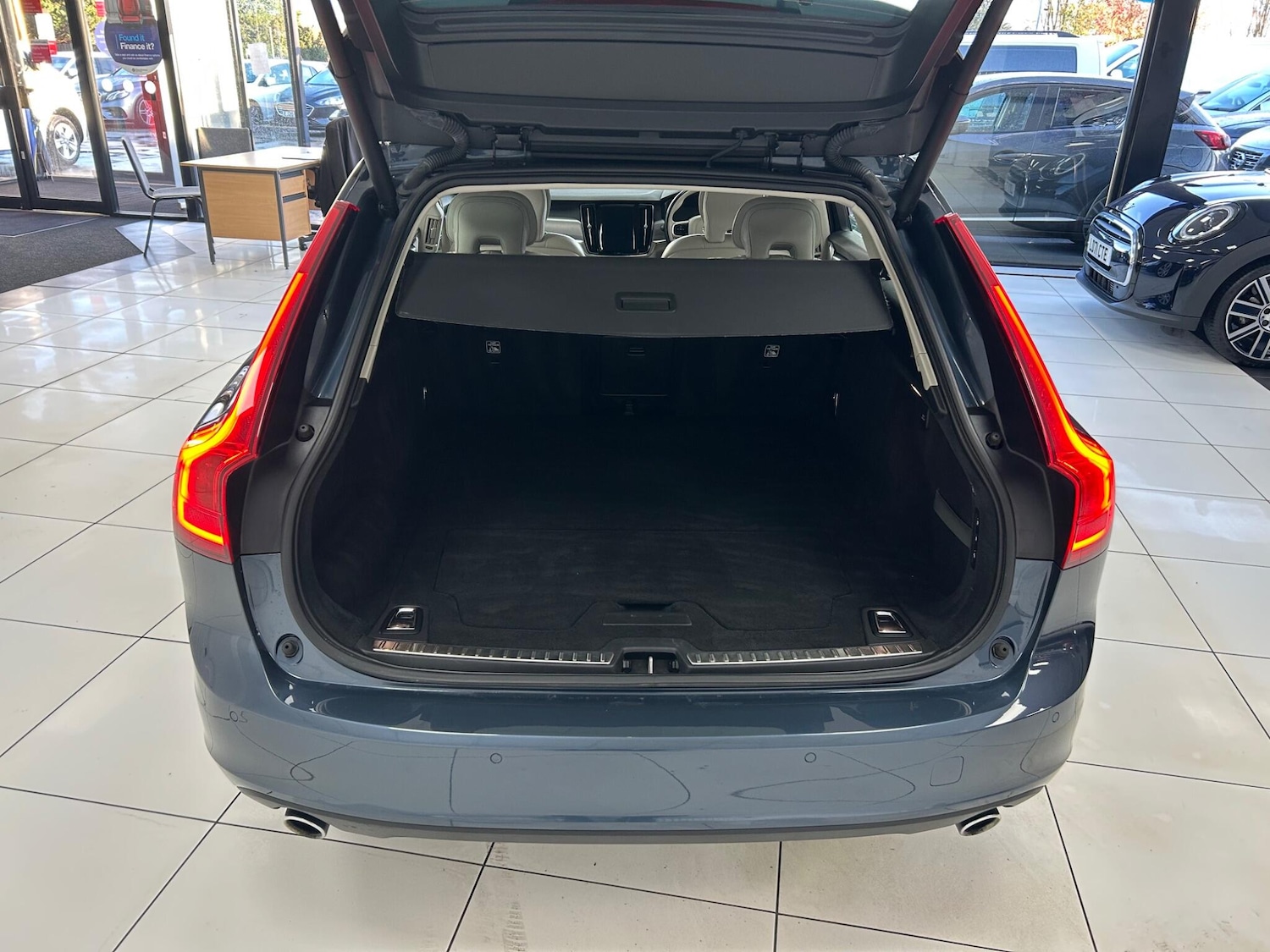 Used Volvo V90 2018 for sale - 76247257: Photo 44