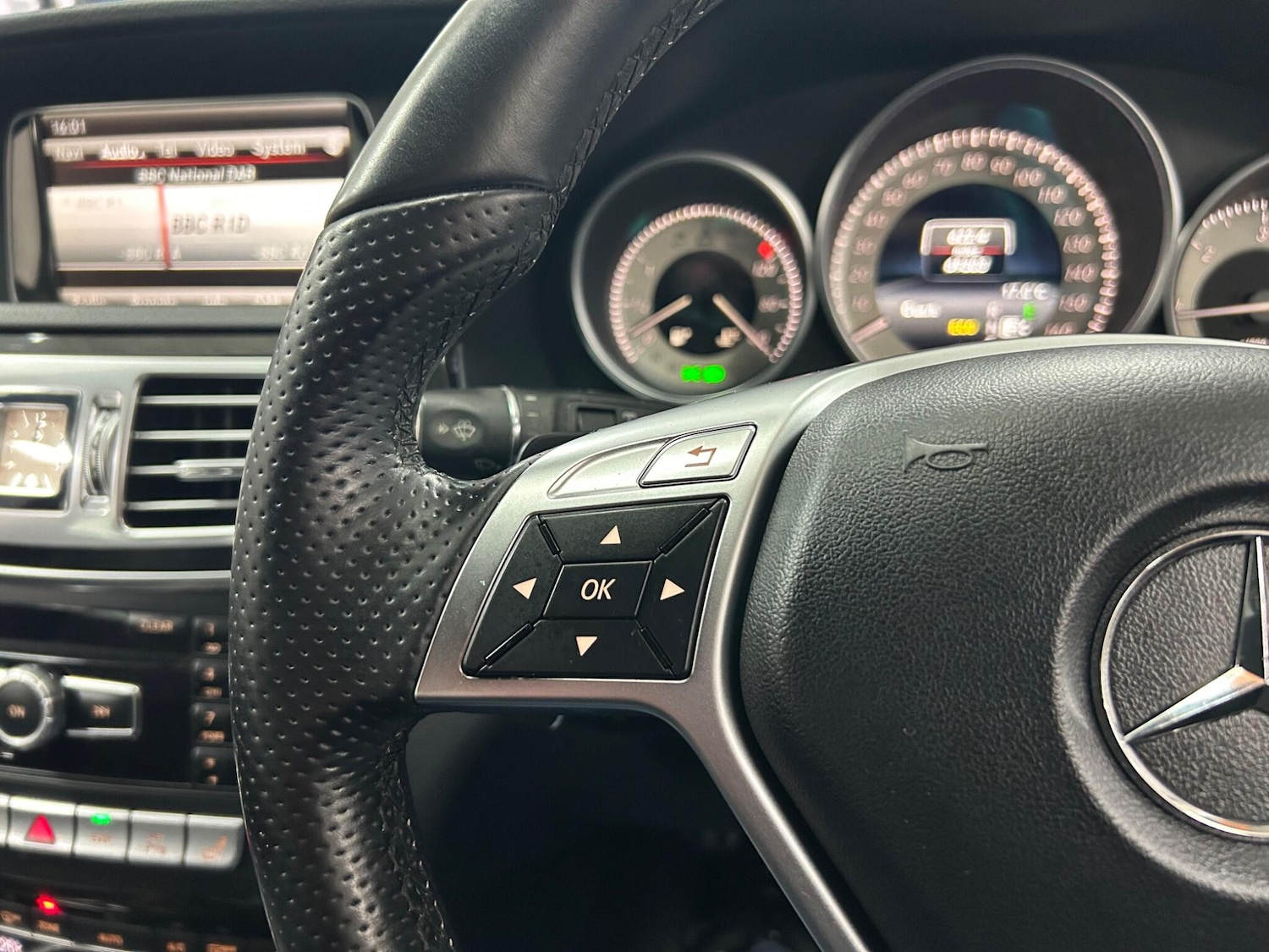 Used Mercedes-Benz E Class 2013 for sale - 76990196: Photo 34