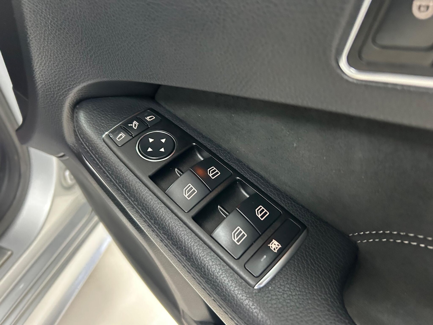 Used Mercedes-Benz E Class 2013 for sale - 76990196: Photo 37