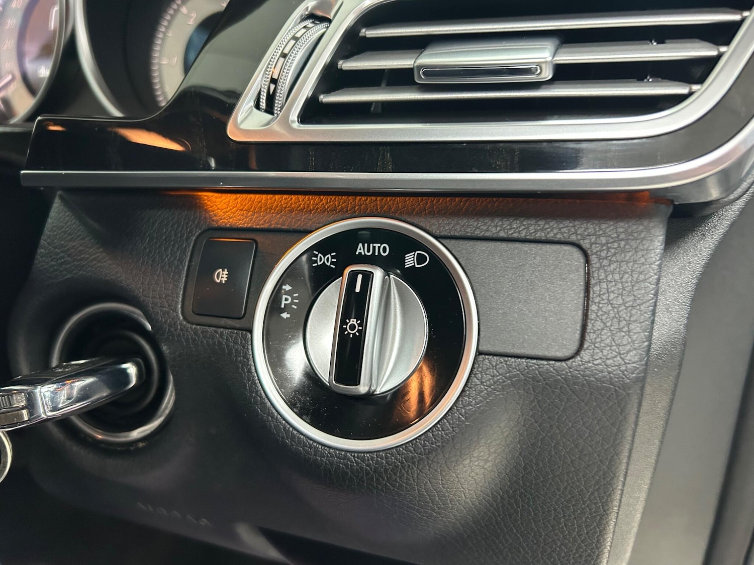 Used Mercedes-Benz E Class 2013 for sale - 76990196: Photo 42