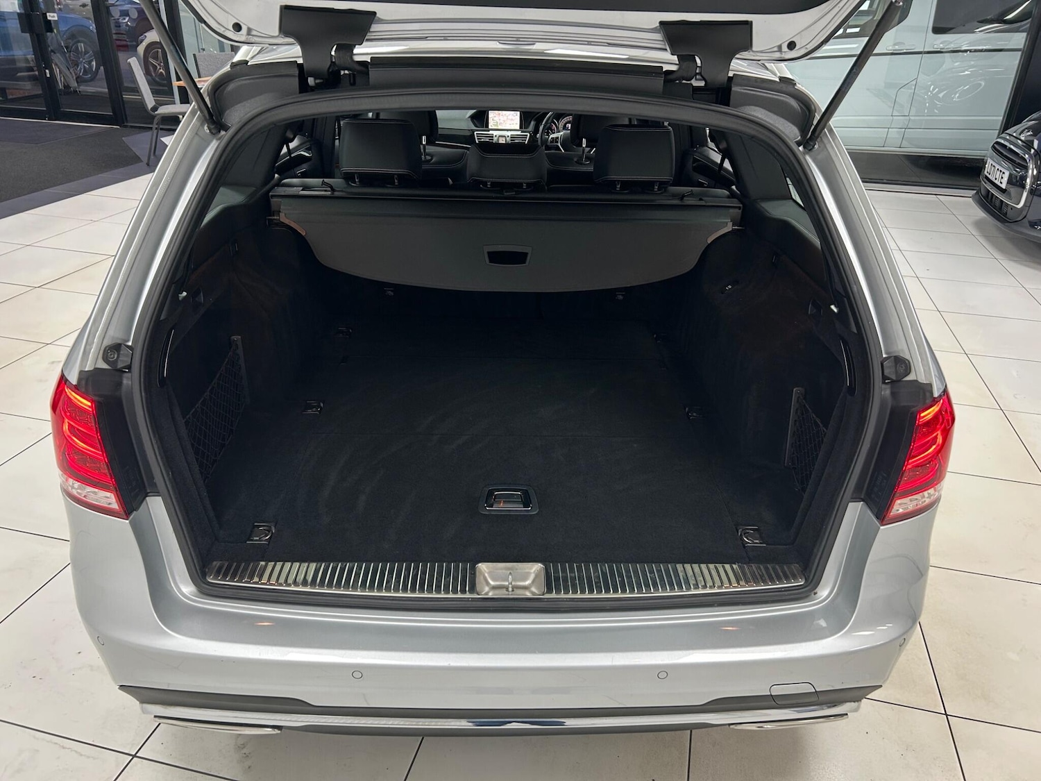 Used Mercedes-Benz E Class 2013 for sale - 76990196: Photo 46