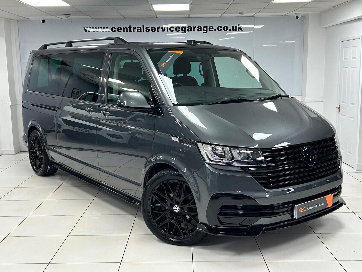 Used Volkswagen Transporter Shuttle 2020 for sale - 76108886: Photo 1