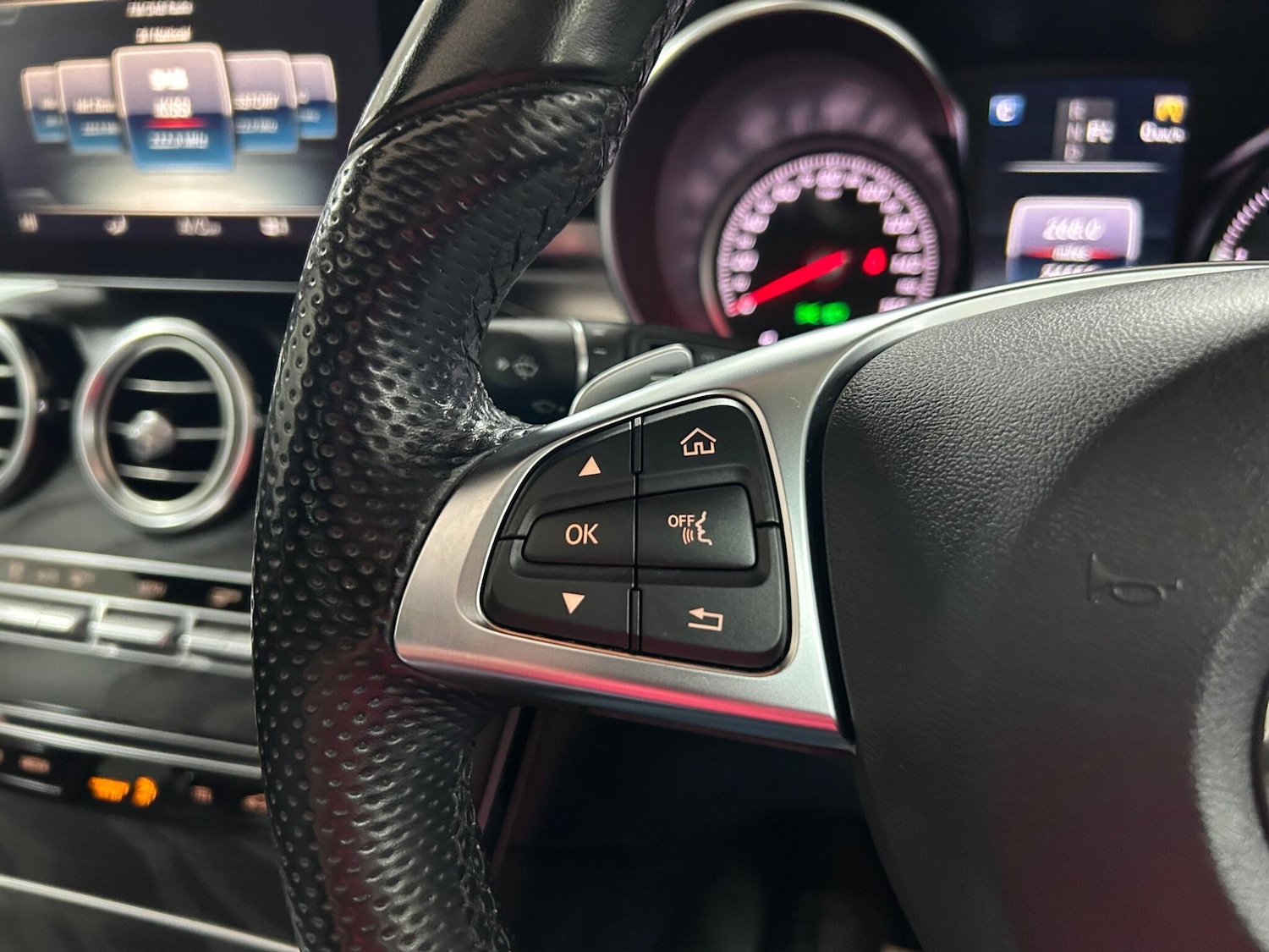 Used Mercedes-Benz GLC 2017 for sale - 76059893: Photo 35