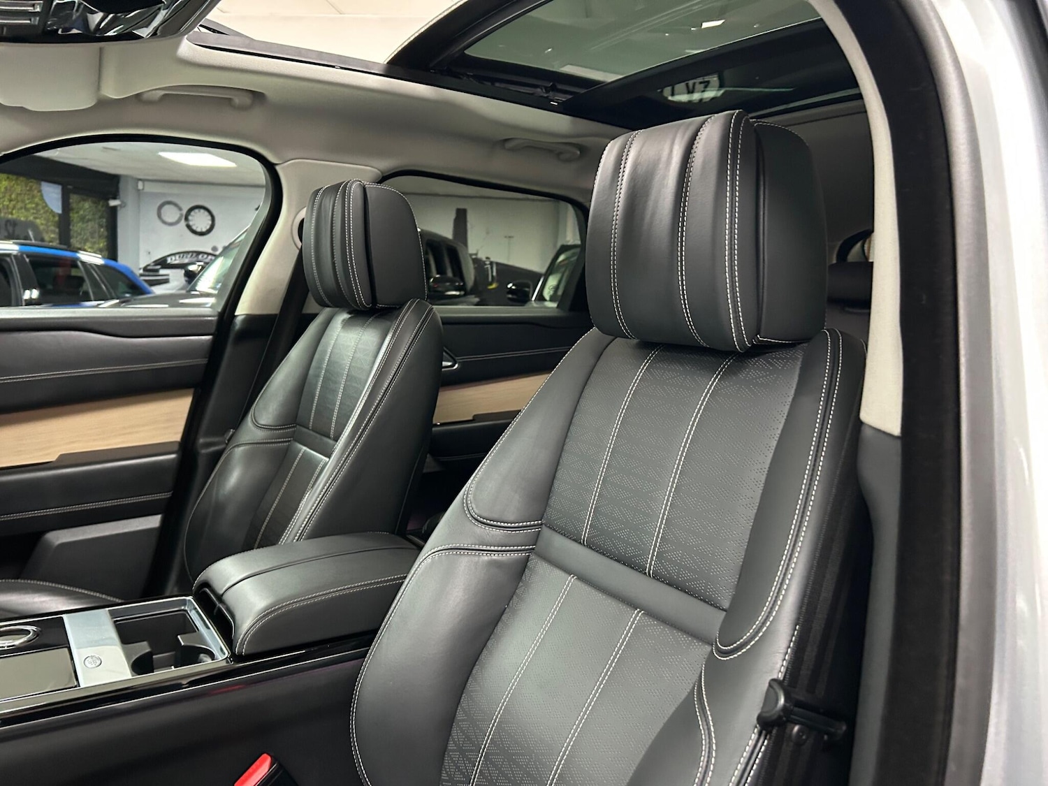 Used Land Rover Range Rover Velar 2017 for sale - 77497423: Photo 15