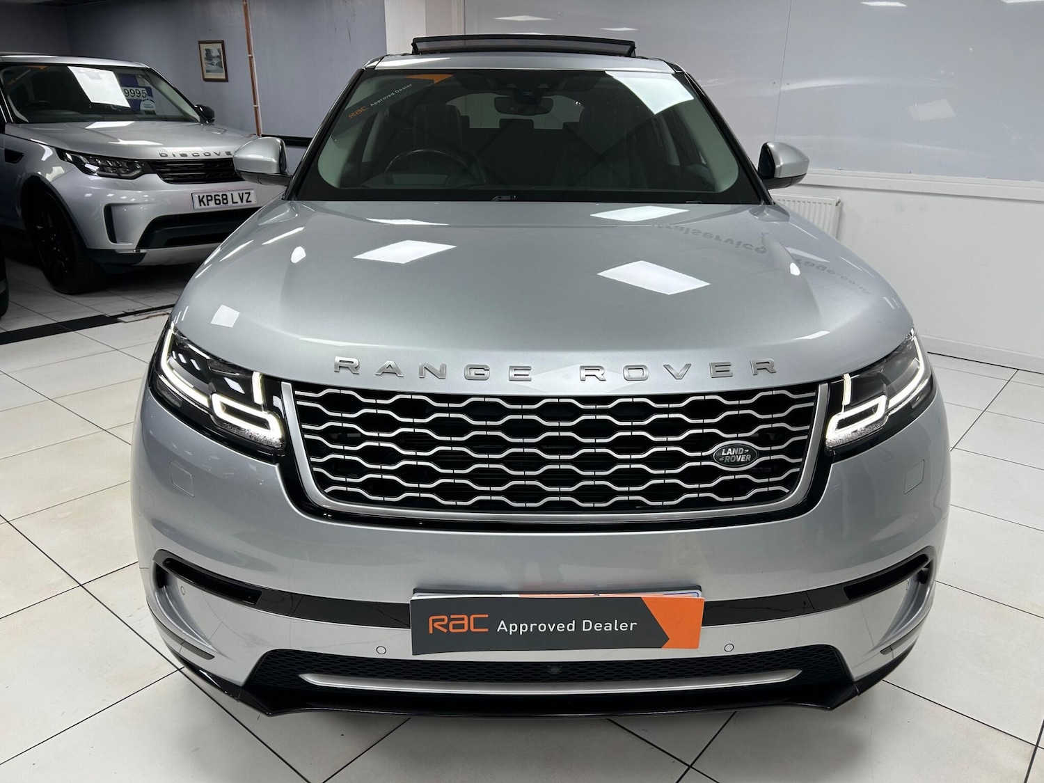 Used Land Rover Range Rover Velar 2017 for sale - 77497423: Photo 3