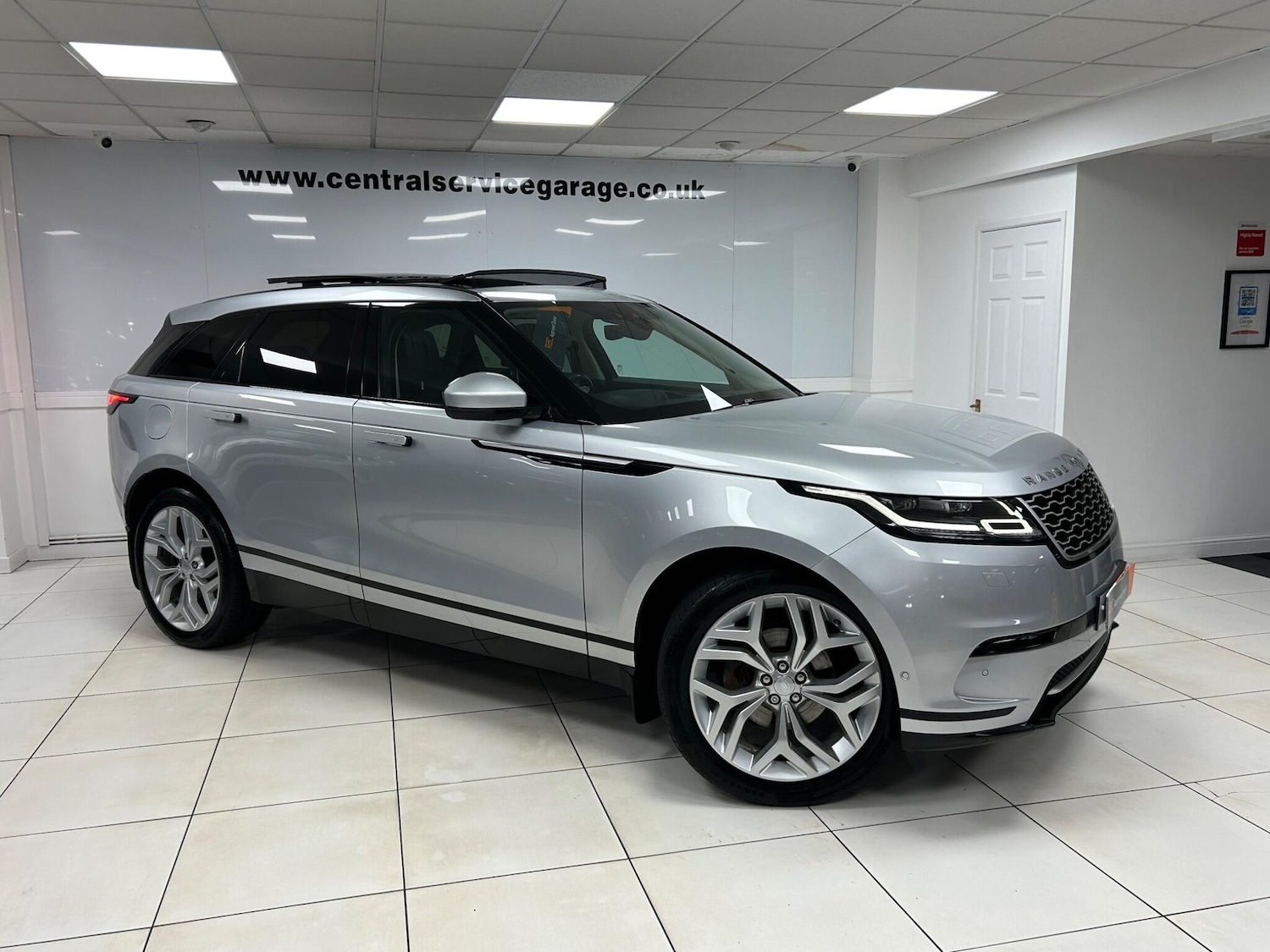 Used Land Rover Range Rover Velar 2017 for sale - 77497423: Photo 4