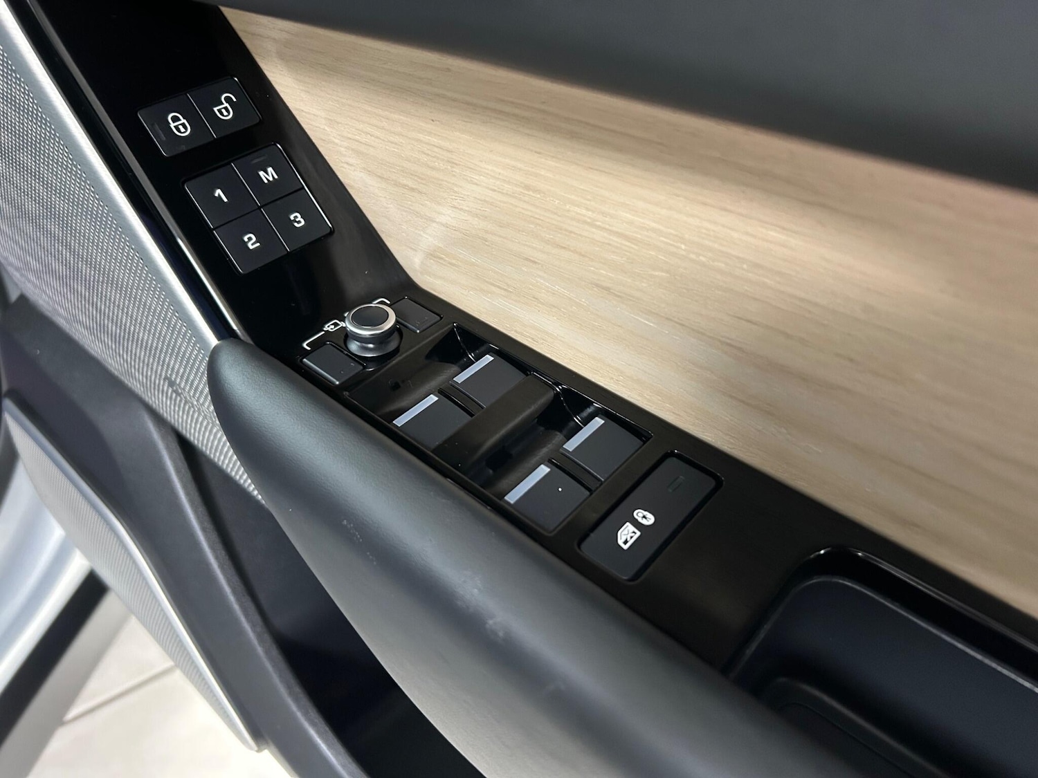 Used Land Rover Range Rover Velar 2017 for sale - 77497423: Photo 56