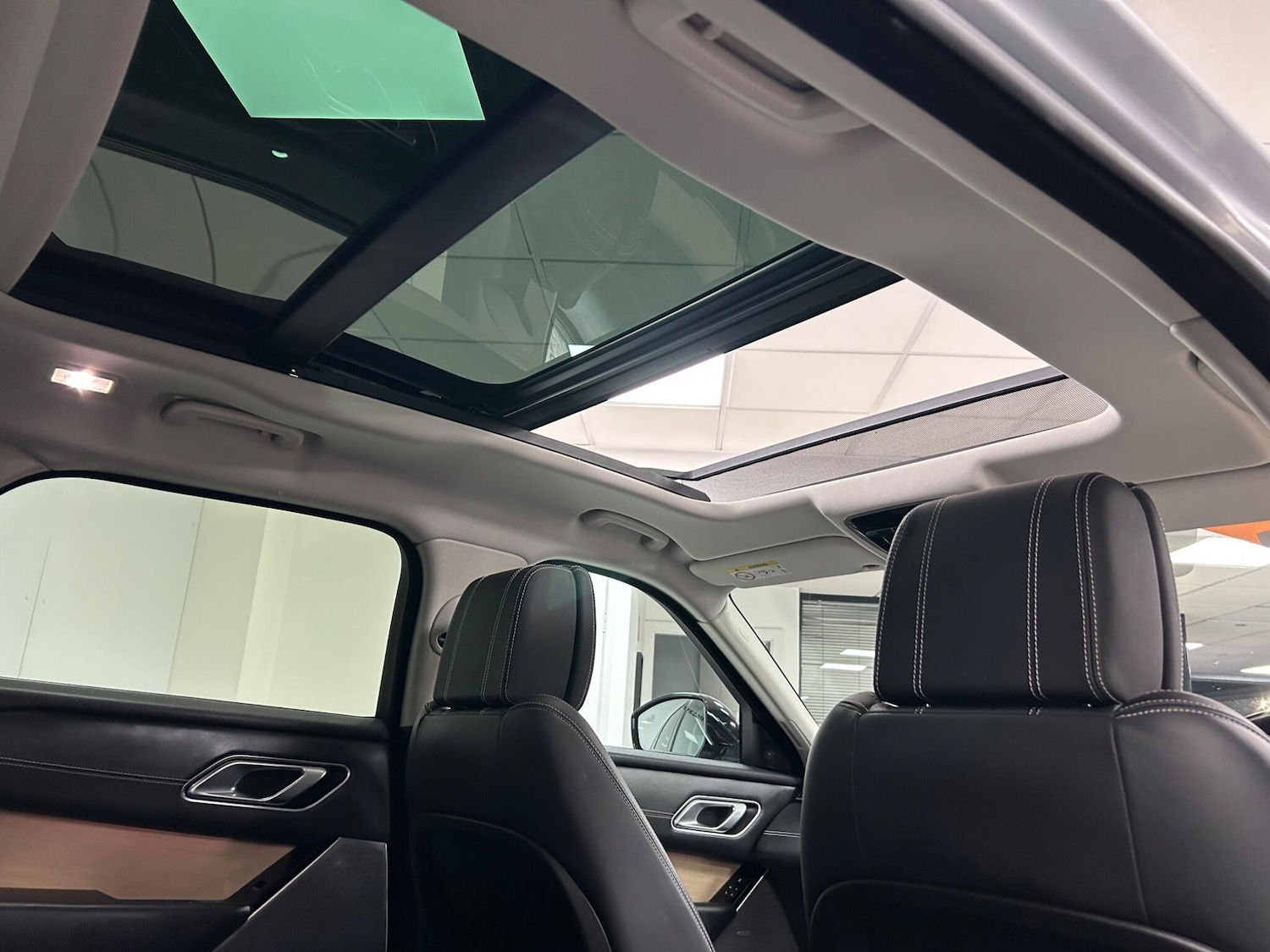 Used Land Rover Range Rover Velar 2017 for sale - 77497423: Photo 59