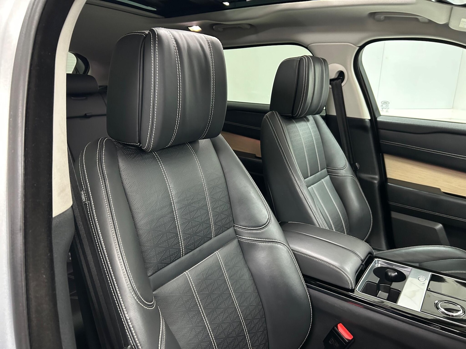 Used Land Rover Range Rover Velar 2017 for sale - 77497423: Photo 7