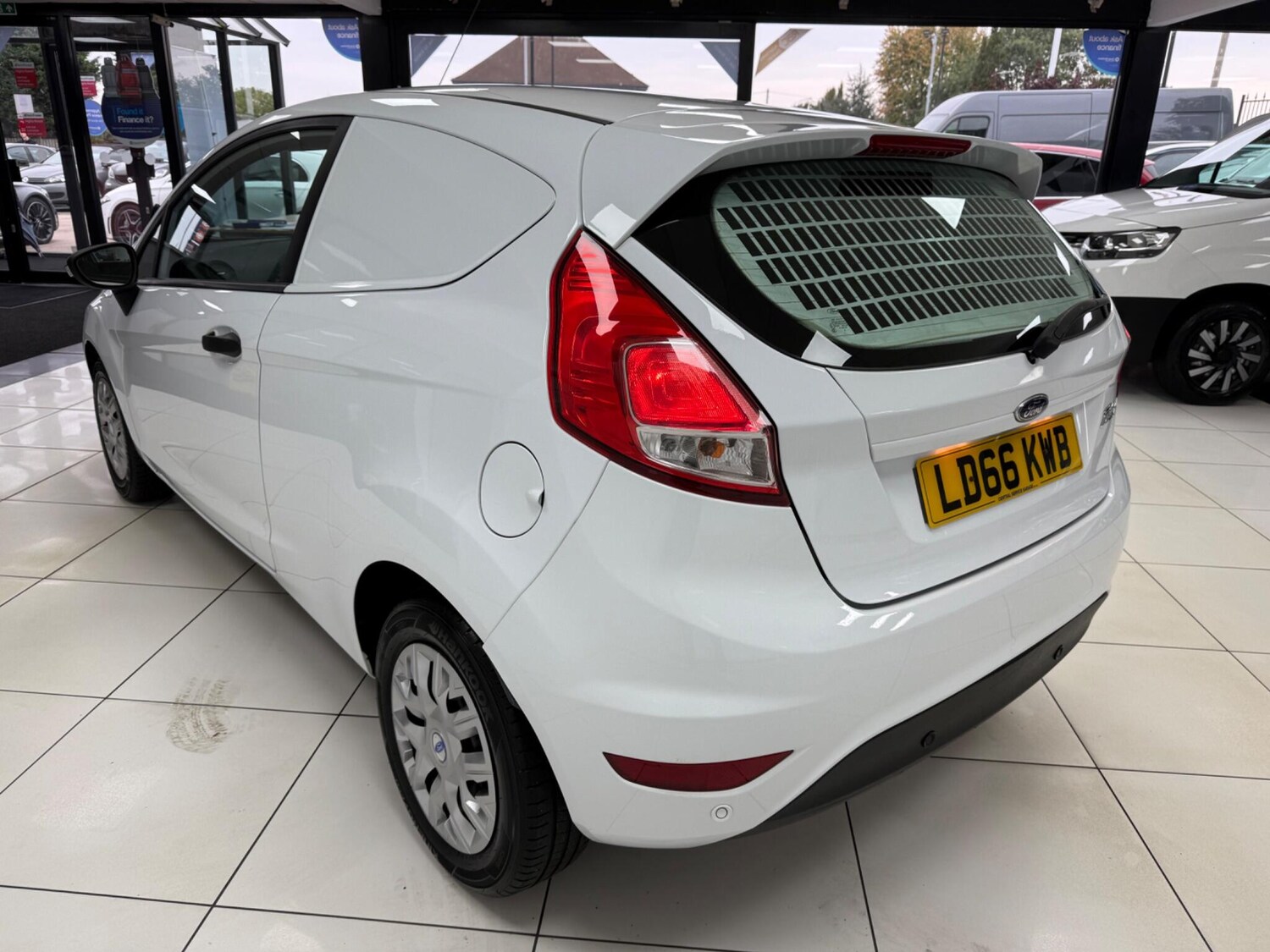 Used Ford Fiesta Van 2016 for sale - 75414924: Photo 37