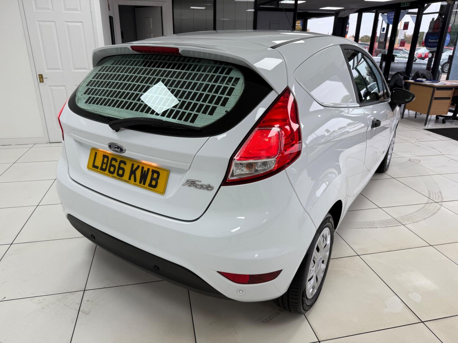 Used Ford Fiesta Van 2016 for sale - 75414924: Photo 39