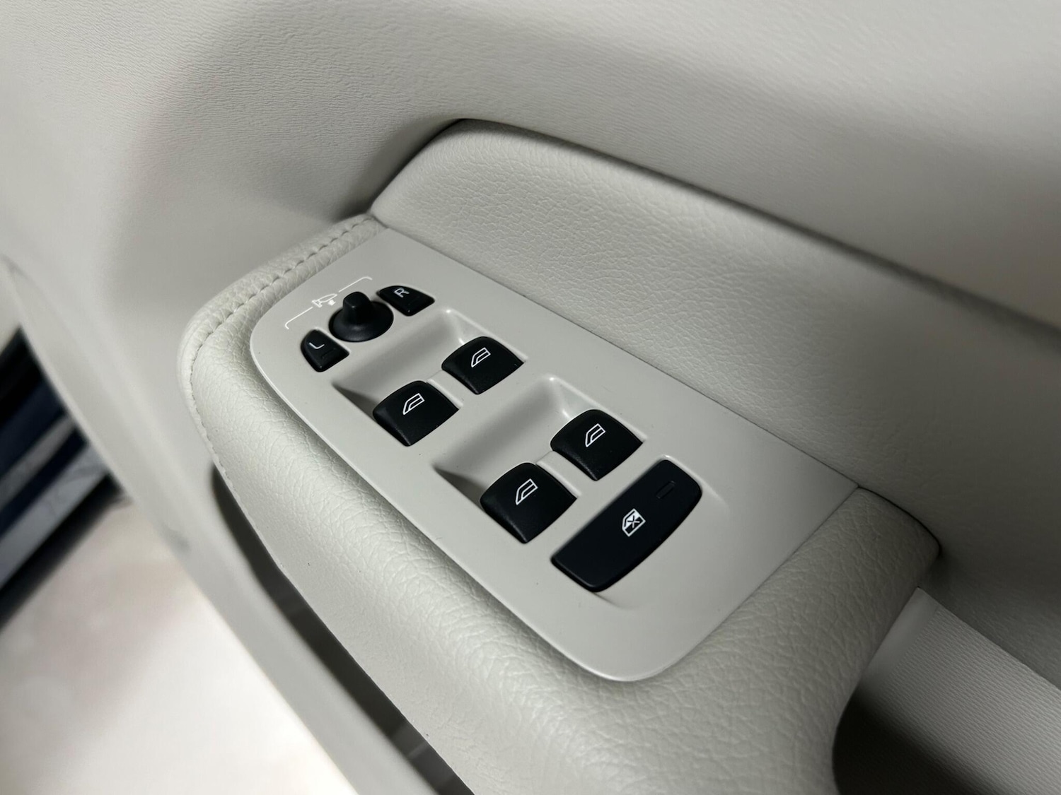 Used Volvo XC60 2020 for sale - 77412205: Photo 30