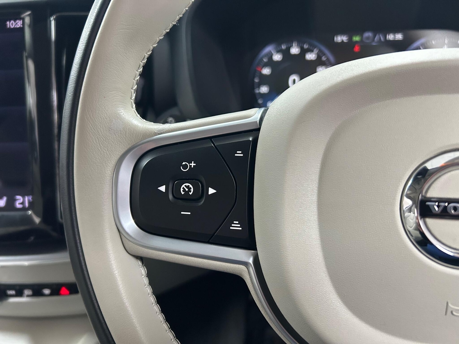 Used Volvo XC60 2020 for sale - 77412205: Photo 32