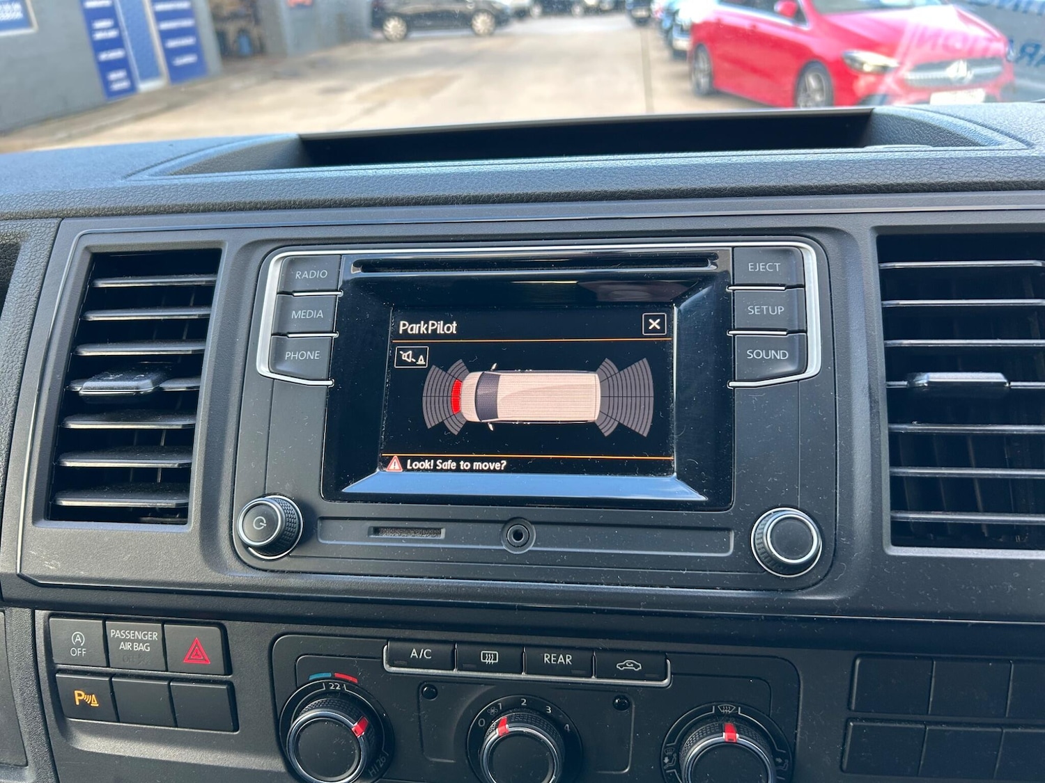 Used Volkswagen Transporter Shuttle for sale - 76441403: Photo 10