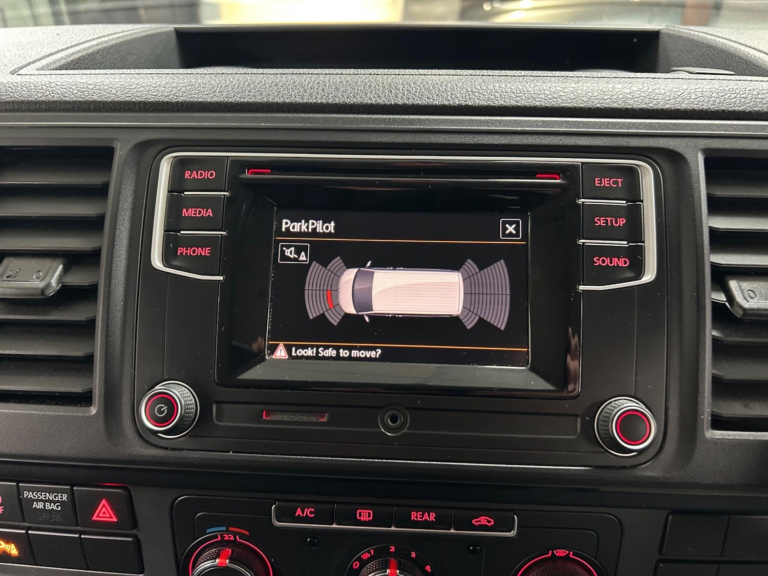 Used Volkswagen Transporter Shuttle for sale - 76441403: Photo 28