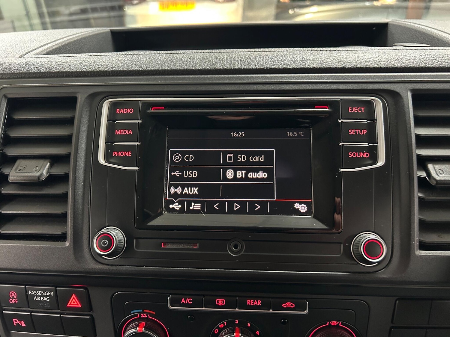 Used Volkswagen Transporter Shuttle for sale - 76441403: Photo 31