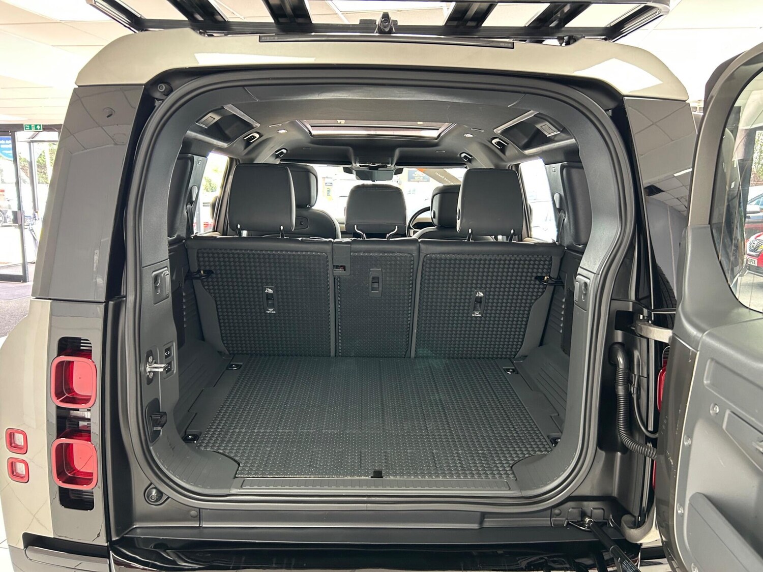 Used Land Rover Defender 110 2021 for sale - 75634219: Photo 70