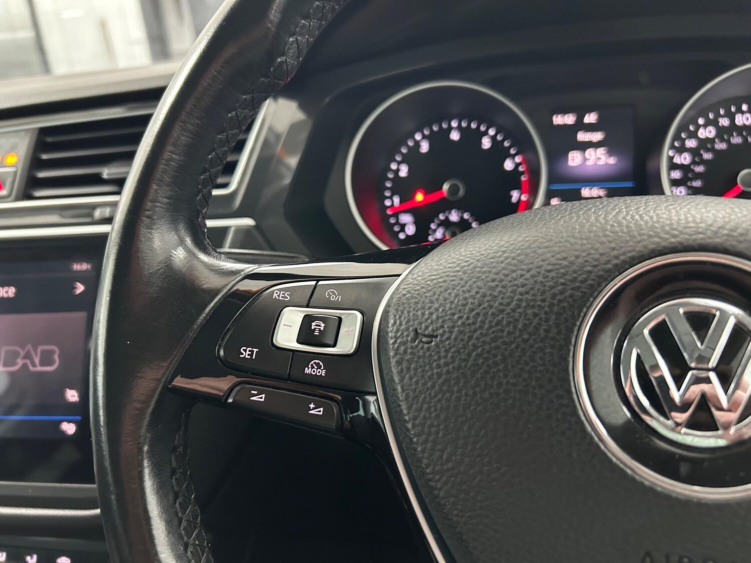 Used Volkswagen Tiguan 2018 for sale - 76226893: Photo 33