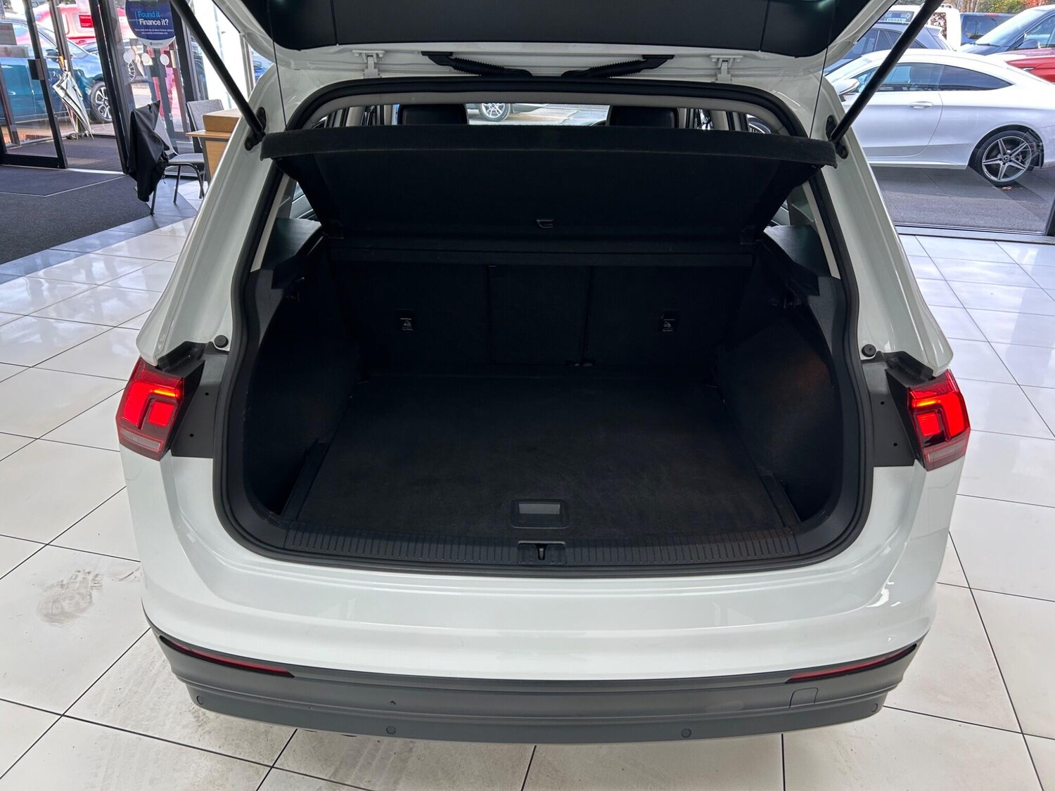 Used Volkswagen Tiguan 2018 for sale - 76226893: Photo 45