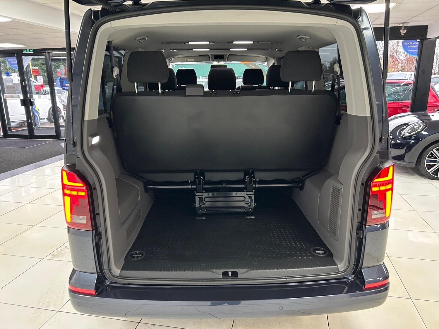 Used Volkswagen Transporter Shuttle 2020 for sale - 76432723: Photo 49