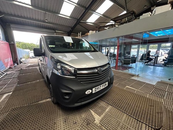 Used Vauxhall Vivaro 2017 for sale - 76155451: Photo 1
