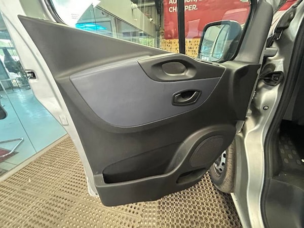 Used Vauxhall Vivaro 2017 for sale - 76155451: Photo 4