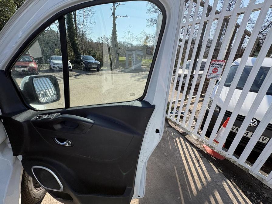 Used Vauxhall Vivaro 2017 for sale - 77983137: Photo 16