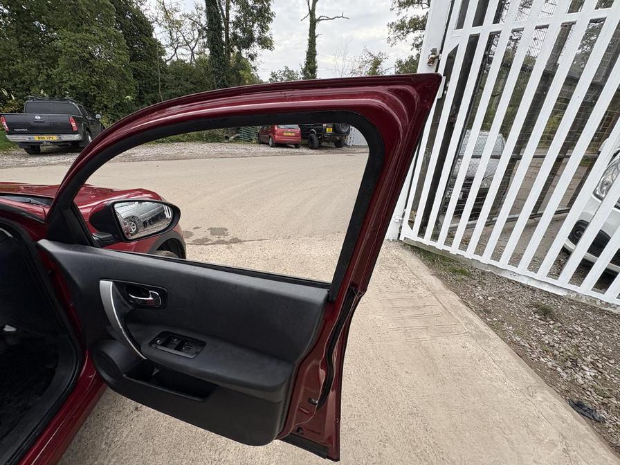 Used Nissan Qashqai 2011 for sale - 76459502: Photo 21