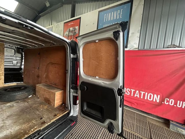 Used Vauxhall Vivaro 2018 for sale - 76184202: Photo 10